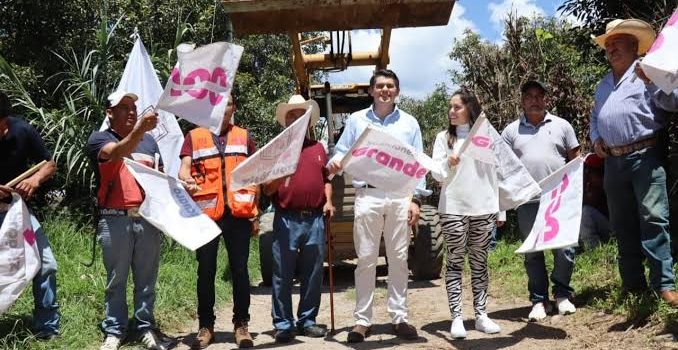 Zitacuaro: Comienzan trabajos de pavimentación en la colonia Emiliano Zapata