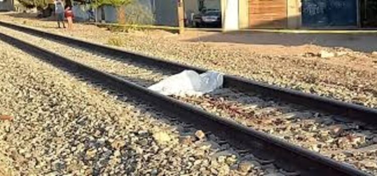 Hombre muere arrollado por el tren en Michoacán