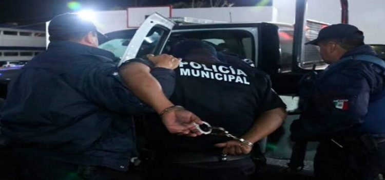 Tres policías municipales son detenidos por casos de desapariciones en Michoacán