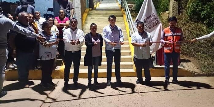 Construye Gobierno de Soluciones otro andador en San Juan, Zitácuaro