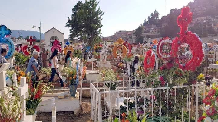 Inician preparativos en el Panteón Municipal San Carlos para Día de Muertos