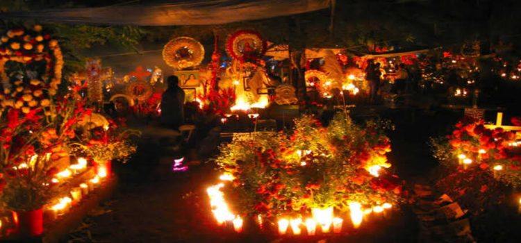 Michoacán da la bienvenida a turistas por Noche de Muertos