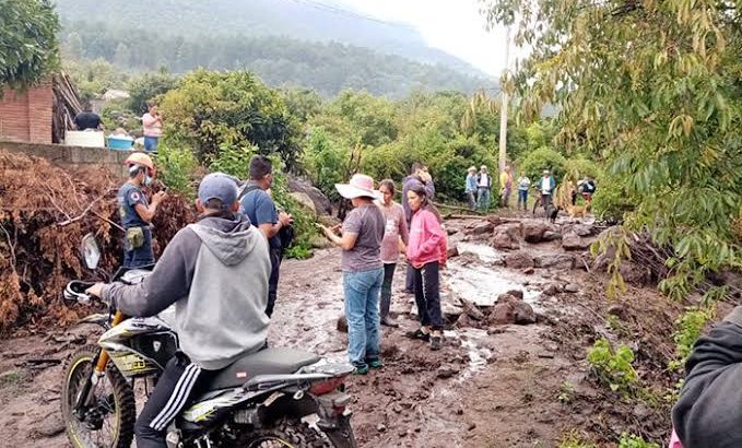 Lluvias en Michoacán causan deslave en cerro de Zitácuaro