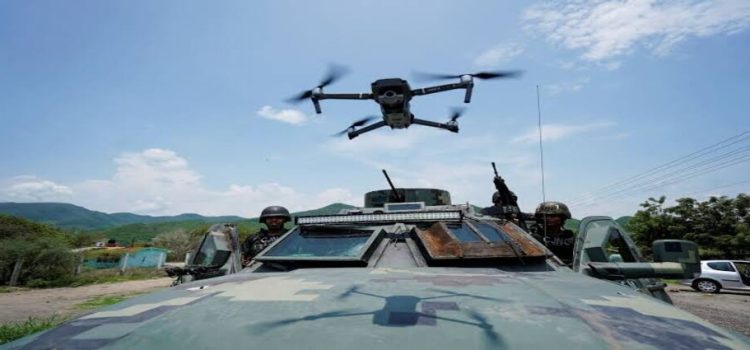 Ataque con drones deja un policía herido en Michoacán