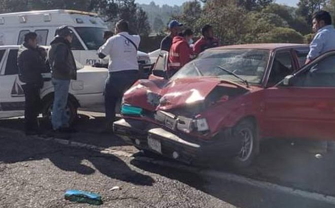 Choque en la Toluca-Zitácuaro deja dos lesionados