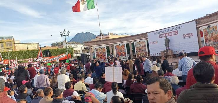 Claudia Sheinbaum visita Zitácuaro y pregunta si los ciudadanos quieren que siga la transformación