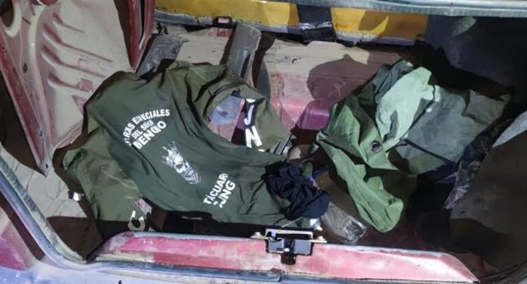 GC Y Ejército Mexicano Aseguran Auto, Prendas Tácticas Y Balas En Zitácuaro.