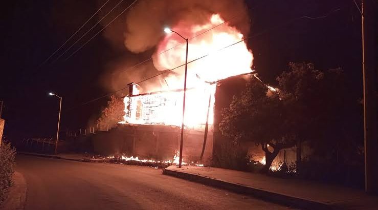 Se incendia cabaña en Zitácuaro