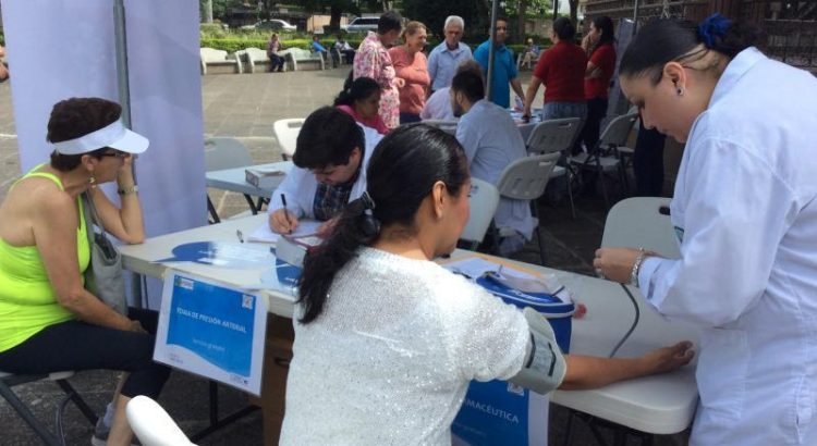 Centro de Salud oferta todos sus servicios con Feria de la Salud