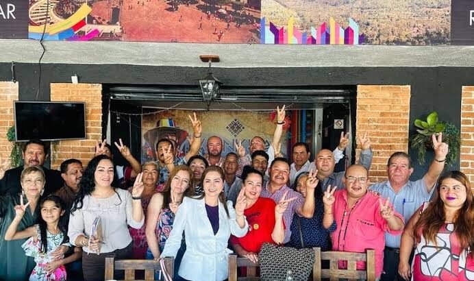 Zitácuaro, respalda a Rosa María Salinas como su candidata a la presidencia municipal.