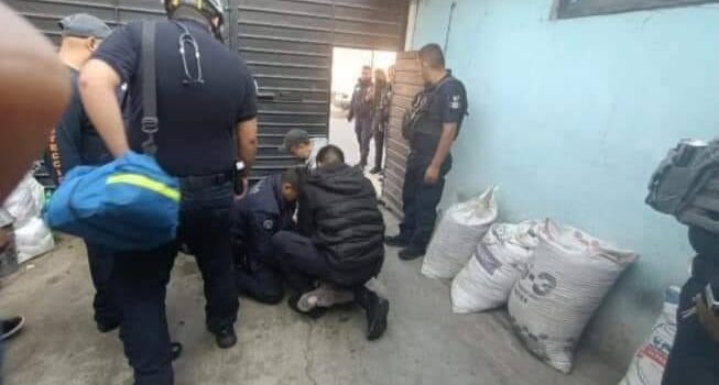 SSP evita que joven se lance de un segundo piso