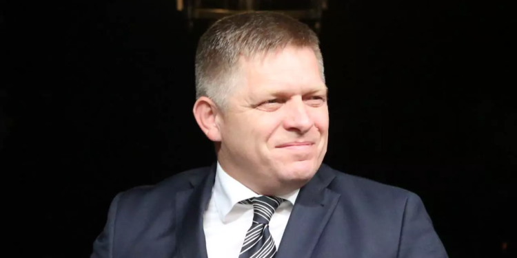 Tiroteo en Eslovaquia: primer ministro Robert Fico gravemente herido