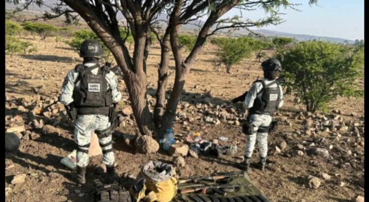 En Michoacán aseguran 19 kilos de aparente marihuana y posible droga sintética cristal