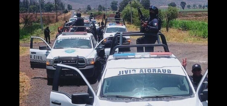 Emboscan a policías en carretera de Michoacán; hay dos muertos