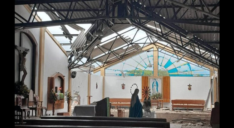 Registran explosión en iglesia de Coahuayana, Michoacán