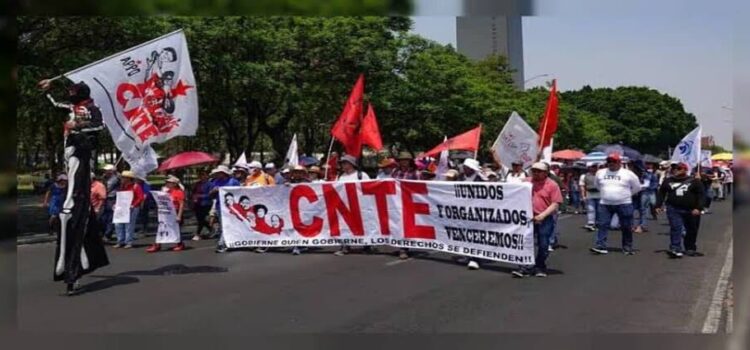 CNTE en Michoacán protesta en bancos, alcaldías y oficinas de rentas