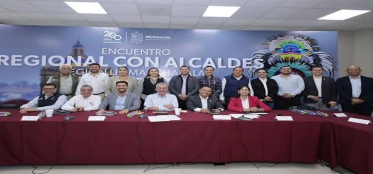 Bedolla pide a alcaldes cerrar filas para rehabilitación de carreteras federales