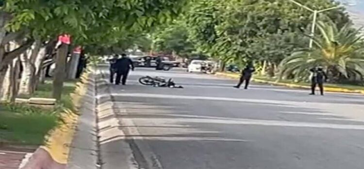 Grupo armado ataca a motociclistas en Apatzingán