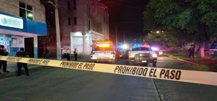 Lo matan a balazos y hieren a su hijo de 13 años en Michoacán