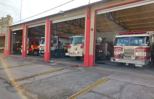 Cuerpo de bomberos instala centro de acopio en su base