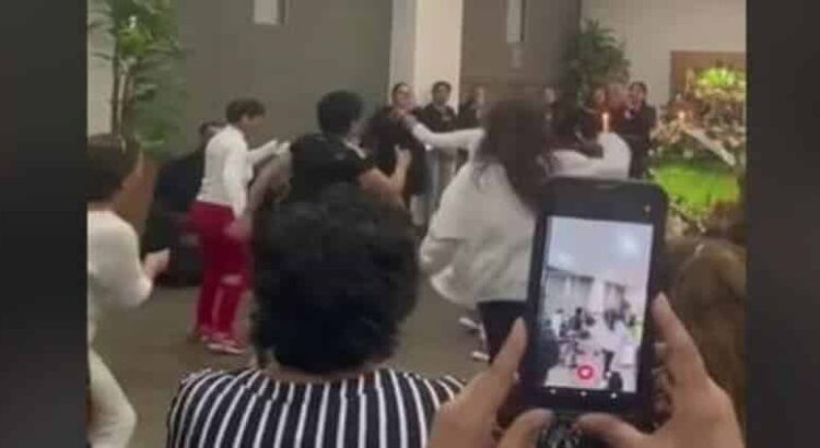 Despiden con baile en su funeral a maestra de zumba, en Michoacán