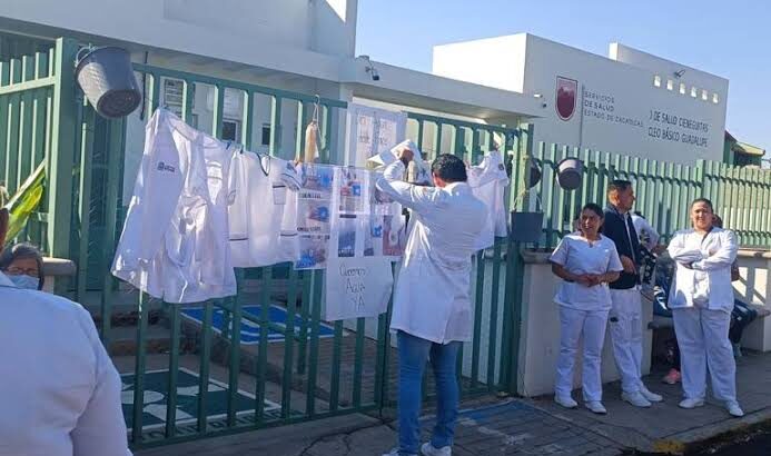 Trabajadores toman el Centro de Salud