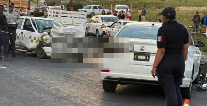 Atropellan a mujer en carretera Toluca-Zitácuaro; conductor huye