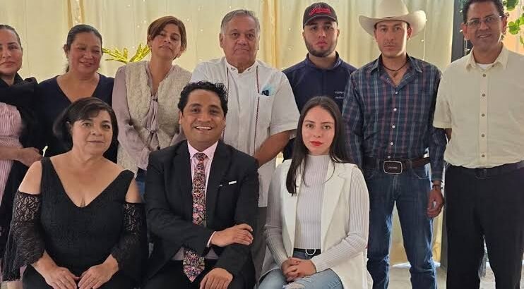 Tayde González Arias, recibe en Zitácuaro a la Federación Global de Profesiones FGP