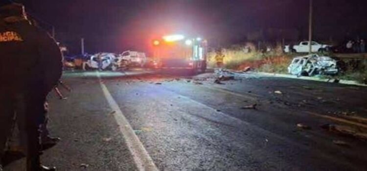Accidente en carretera de Michoacán deja seis muertos