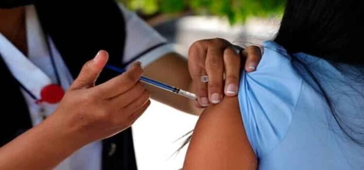 Michoacán continuará con vacunación COVID-19 durante diciembre y enero