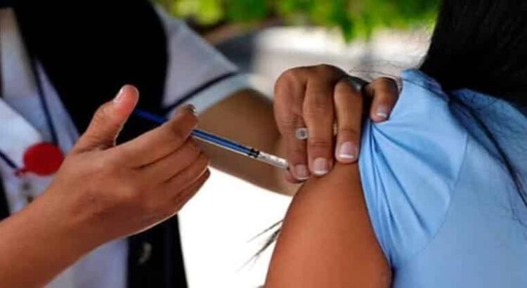 Michoacán continuará con vacunación COVID-19 durante diciembre y enero