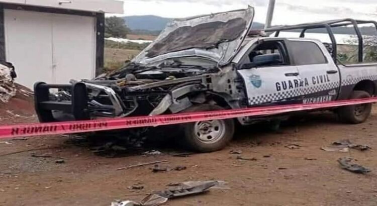 Desatan balaceras y ataque a comandancia en Michoacán