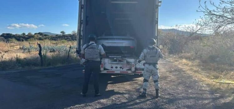 Guardia Nacional frustra el robo de vehículos deportivos de lujo en Michoacán