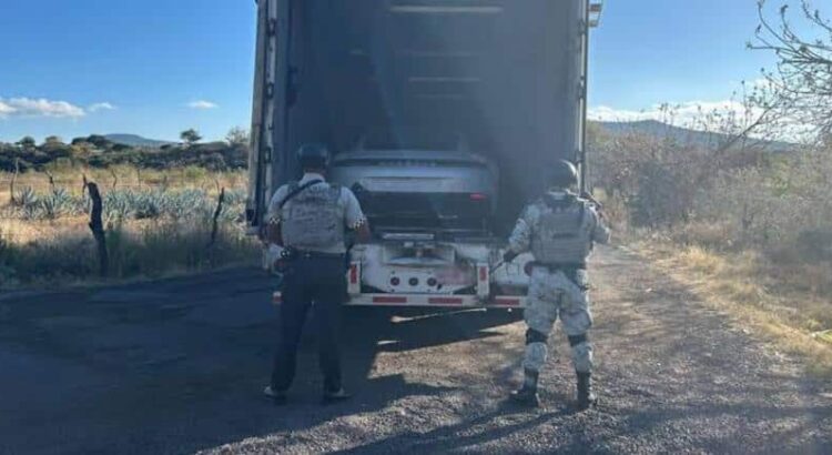 Guardia Nacional frustra el robo de vehículos deportivos de lujo en Michoacán