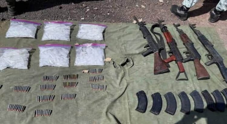 Personal militar decomisa armas y drogas en Quintana Roo y Michoacán