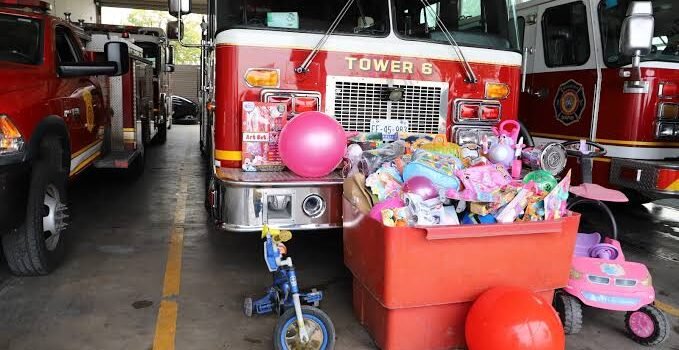 Cuerpo de Bomberos de la ciudad continua recaudación de juguetes