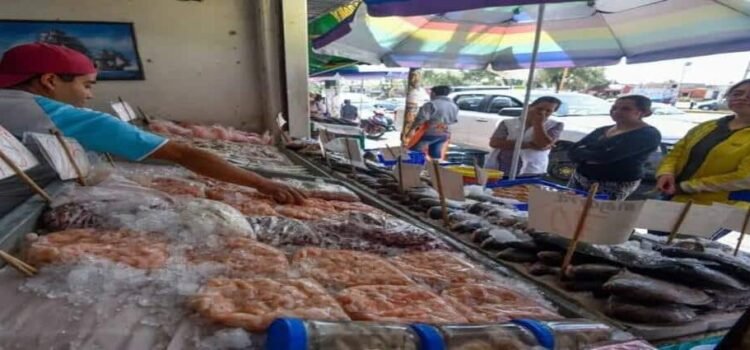 Prevén obtener 30 mil toneladas de mariscos para Cuaresma en Michoacán