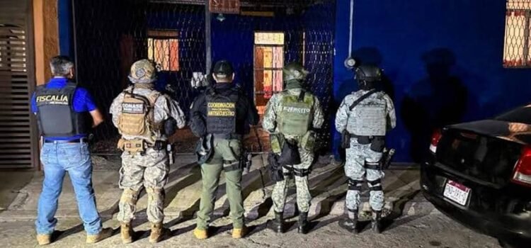 Detienen a 3 y aseguran droga durante cateo en Morelia