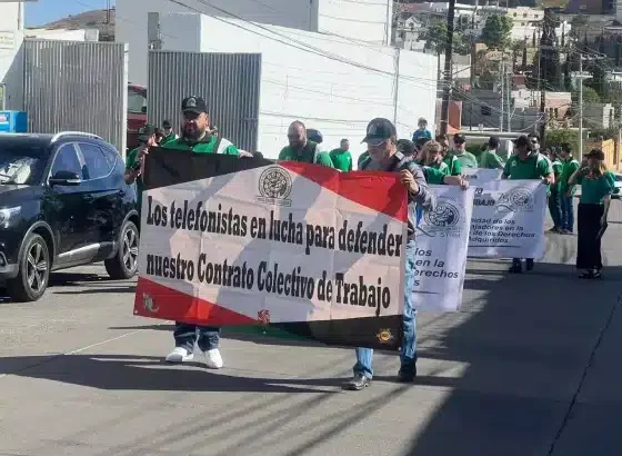 Se manifiestan integrantes del Sindicato de Telefonistas de México Se manifiestan integrantes del Sindicato de Telefonistas de México