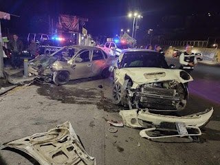 Choque entre 2 autos deja 5 jóvenes heridos en Zitácuaro