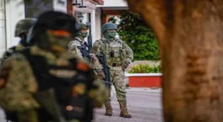 Militares incautan 30 explosivos y detienen a tres personas en Buenavista, Michoacán
