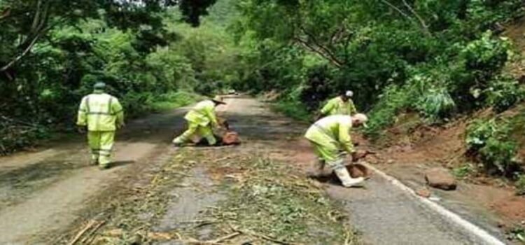 Activan alerta en Michoacán por tormenta Alvin; SICT refuerza carreteras