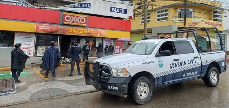 CJNG desata balaceras y narcobloqueos en Zitácuaro, Michoacán