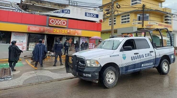 CJNG desata balaceras y narcobloqueos en Zitácuaro, Michoacán