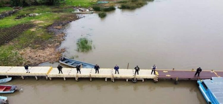 Con drones y lanchas, realizan operativo para evitar robo de agua en lago de Pátzcuaro, Michoacán