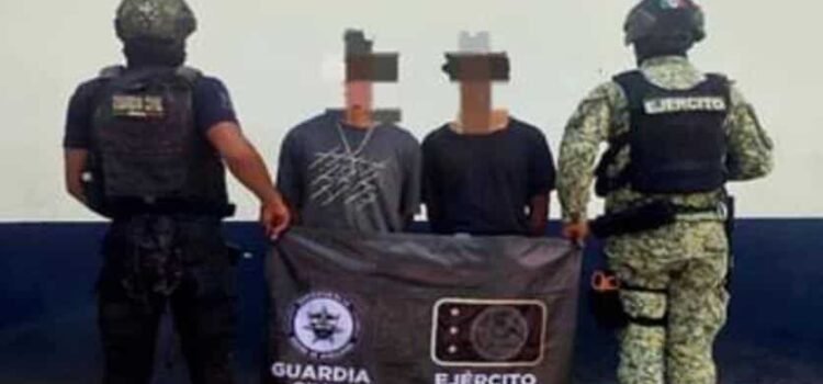 Detienen a tres presuntos integrantes del CJNG en Apatzingán, Michoacán