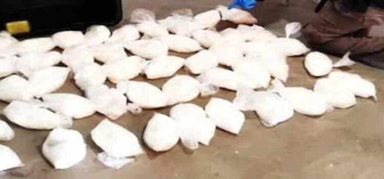 Fiscalía decomisa más de 3 mil 700 dosis de droga en redada contra el narcomenudeo