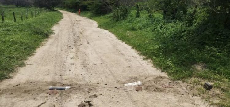 Hallan muertos a dos presuntos criminales que enterraban minas en Michoacán