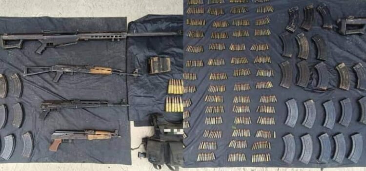 Sedena asegura rifle antiblindaje y vehículo robado en Apatzingán, Michoacán