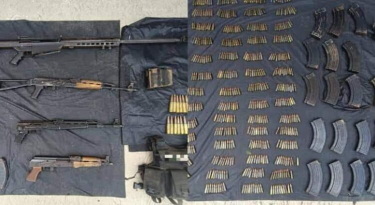 Sedena asegura rifle antiblindaje y vehículo robado en Apatzingán, Michoacán